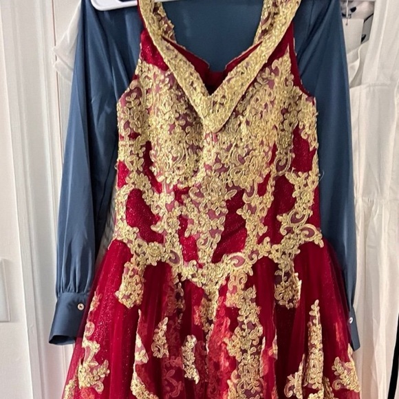 Pretty Red Wedding Dress - Picture 1 of 4